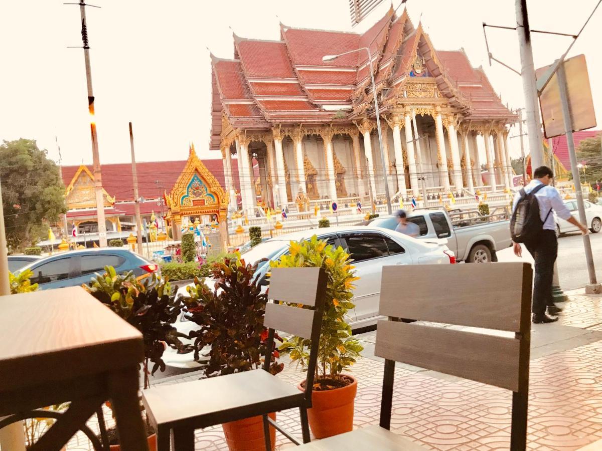 Dragon XIV Vandrarhem Bangkok Exteriör bild